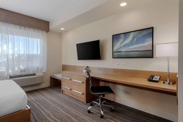 Room 5 of 32
