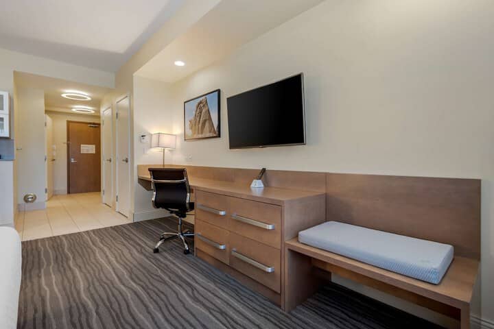 Room 12 of 32