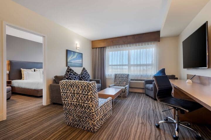 Room 9 of 32