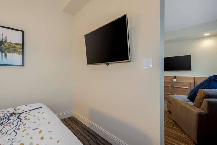 Room 8 of 32