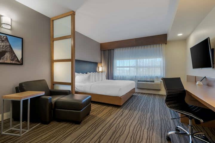 Room 14 of 32